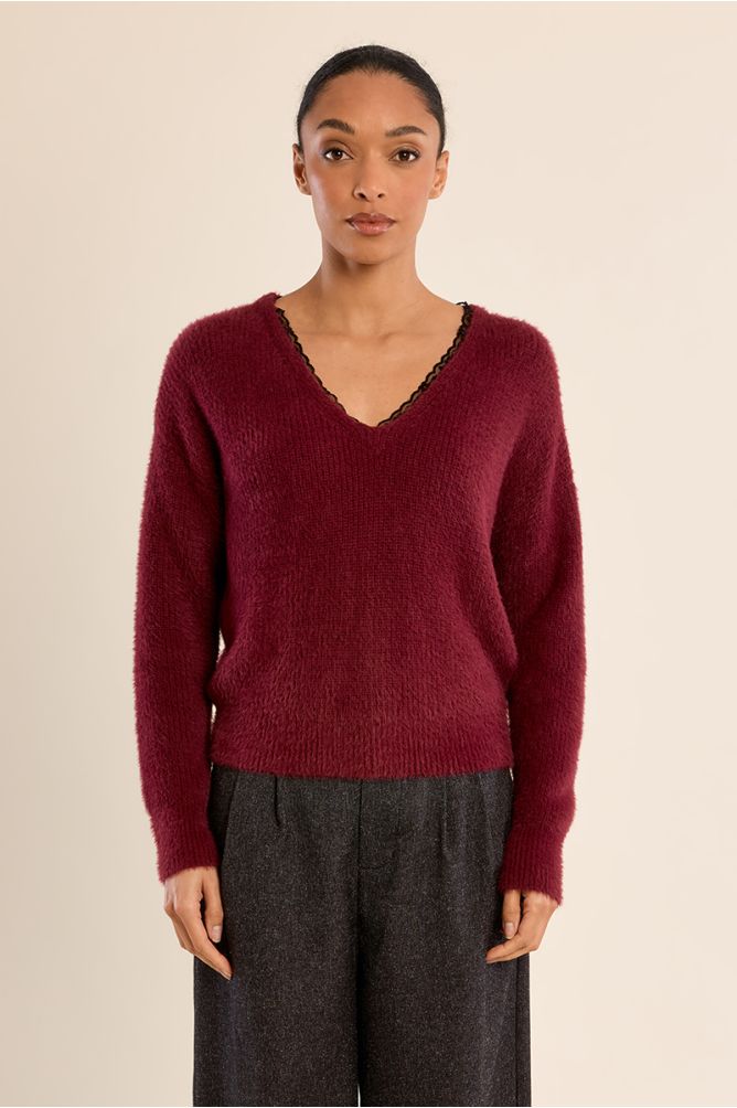 Pull en col V, à dentelle