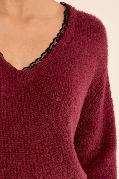 V-neck sweater, with lace