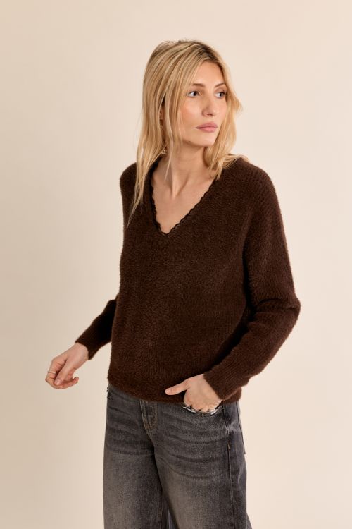 Pull en col V, à dentelle