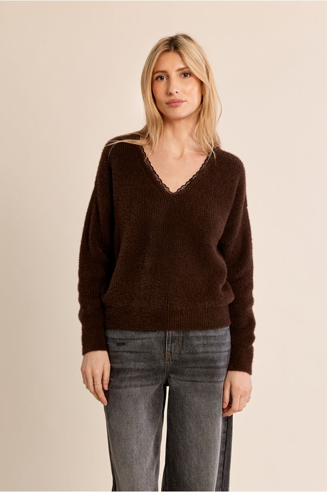 Pull en col V, à dentelle