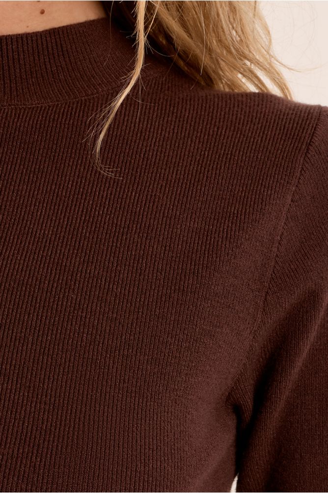 Pull col roulé, manches trois quart