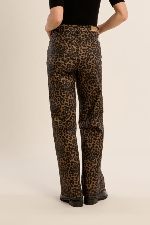 Coated trousers, leopard