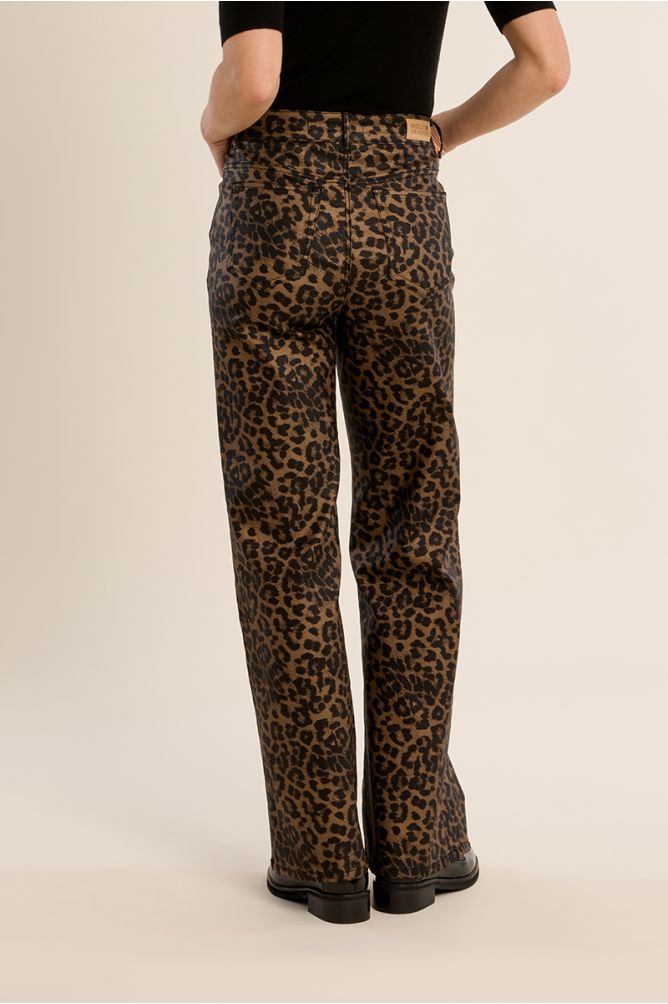 Coated trousers, leopard