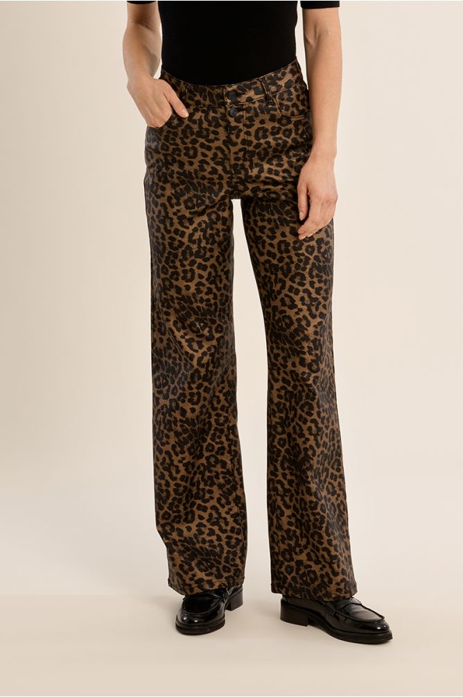 Coated trousers, leopard