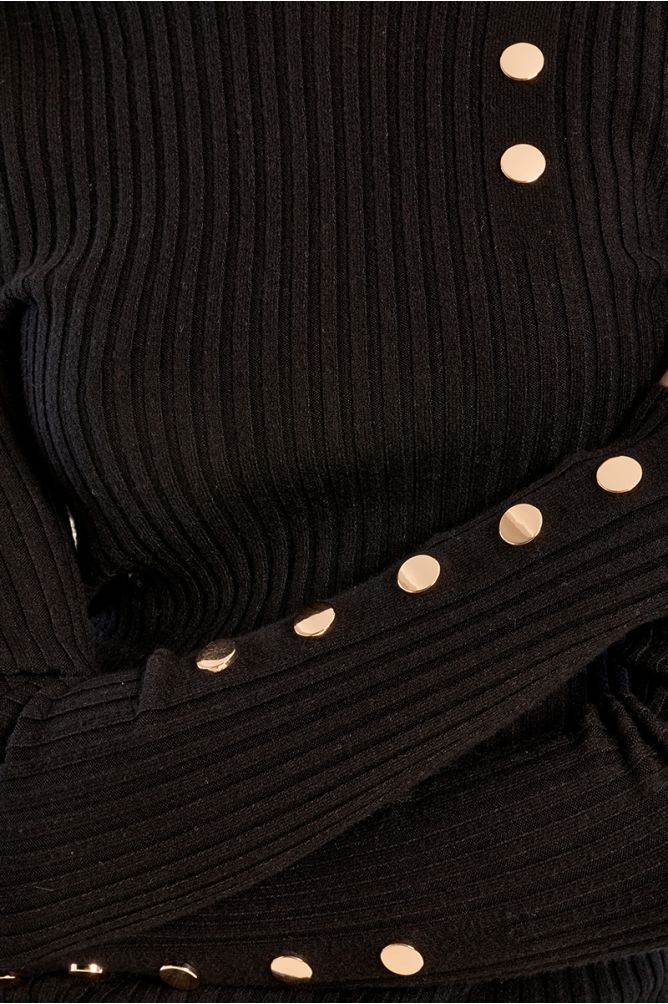 Ribbed knit sweater with gold buttons