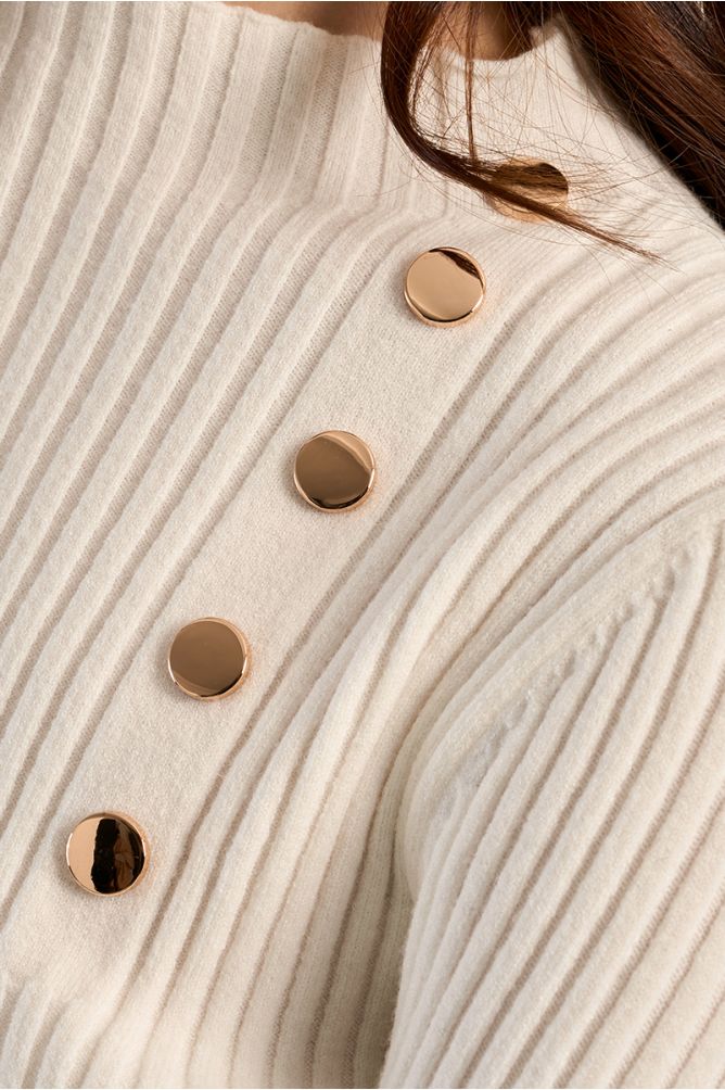 Pull en maille côtelée, à boutons dorés